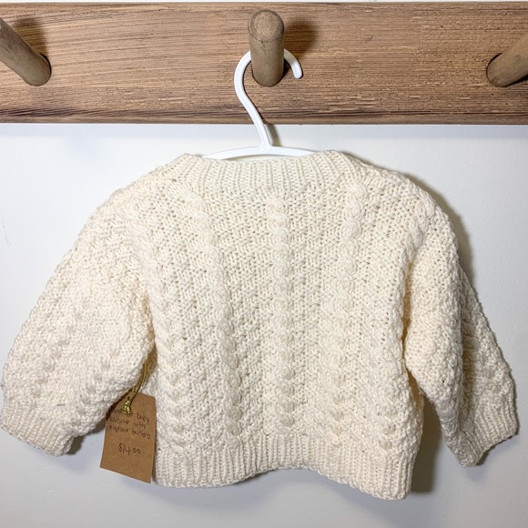 Hand knit baby sweater with elephant buttons - Picture 2 of 3